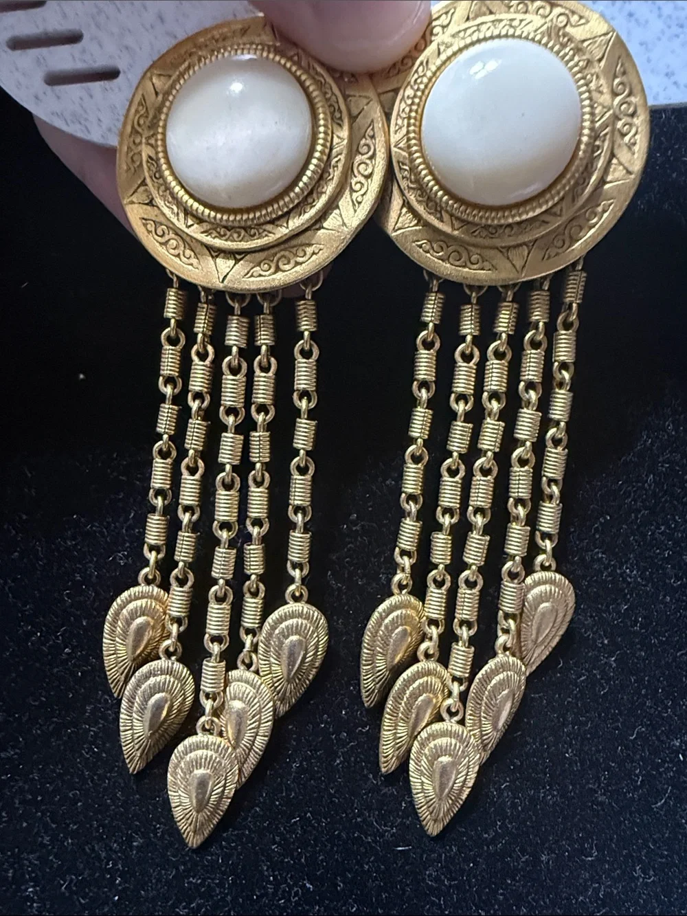 N/A earrings feature